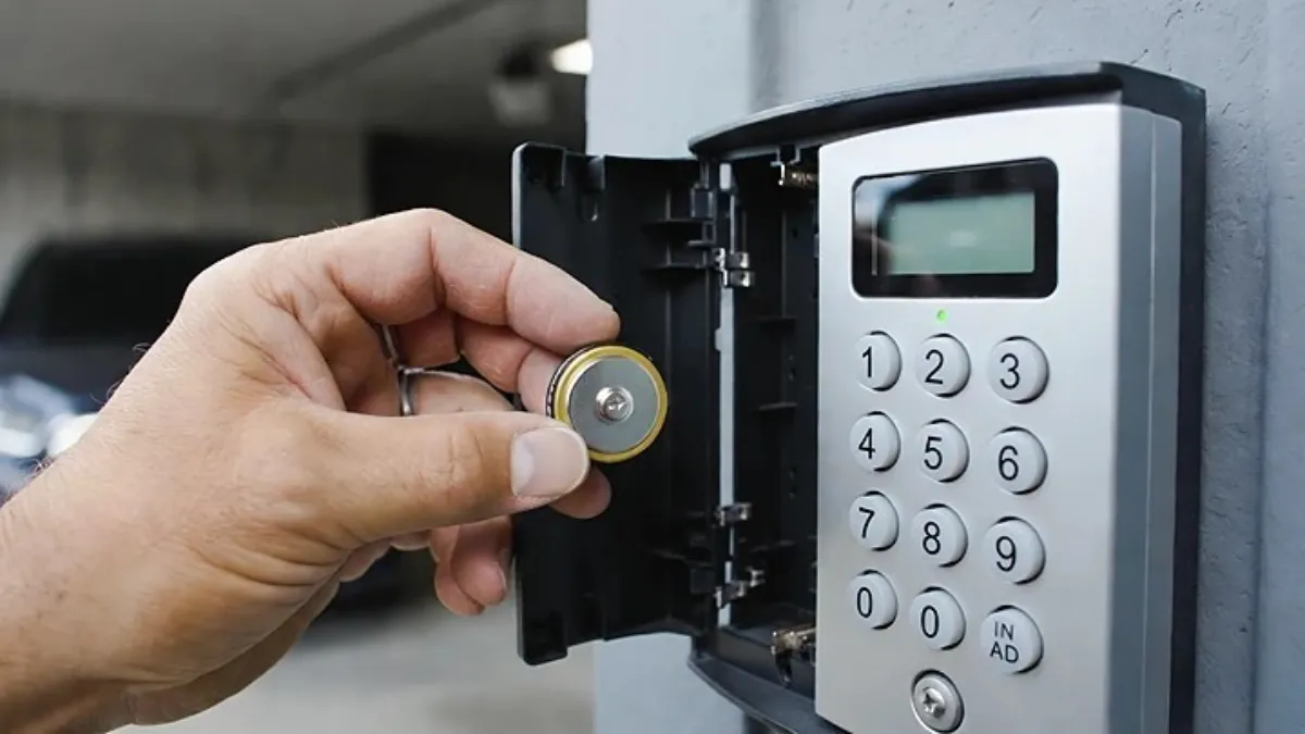 replacing garage keypad battery to stop blinking